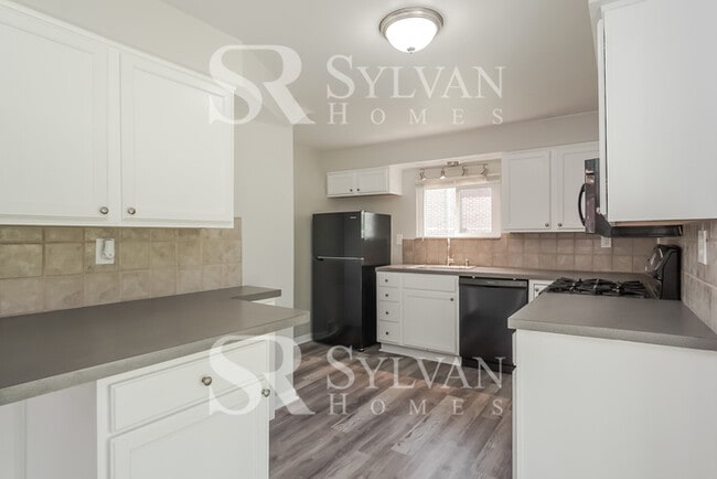 Building Photo - Carve Out a Great Life Here!