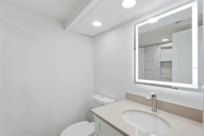 Building Photo - 4775 Cove Cir