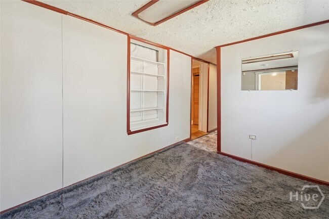 Building Photo - 742 E Park Ave