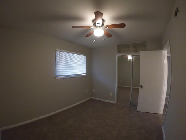 Building Photo - 3256 Suncrest Dr