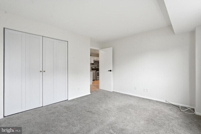 Building Photo - 5340 Holmes Run Pkwy