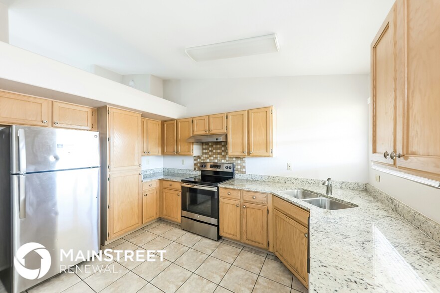 Building Photo - 18437 N 8th Pl