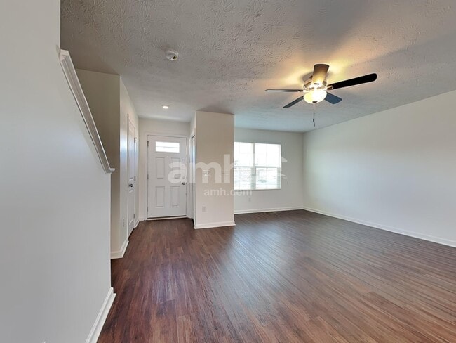 Building Photo - 5670 Julia Kate Dr