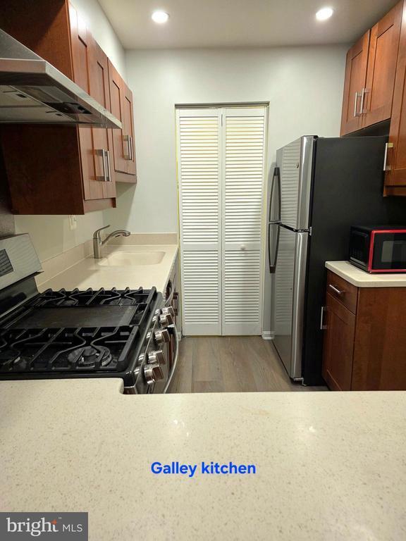 Building Photo - 5815 Cove Landing Rd