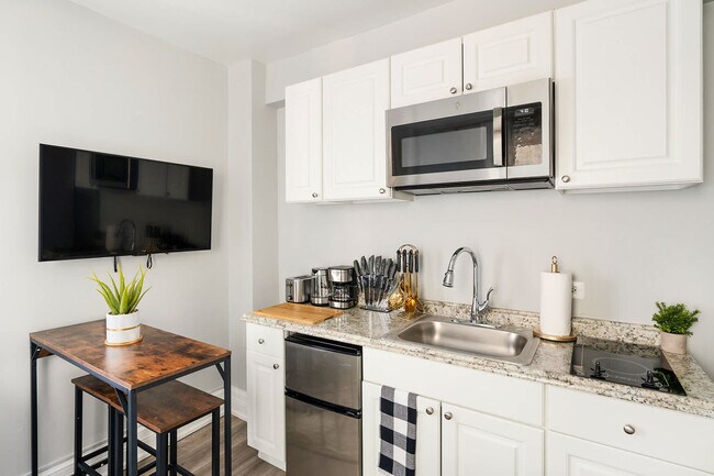 Building Photo - 234 W 73rd St