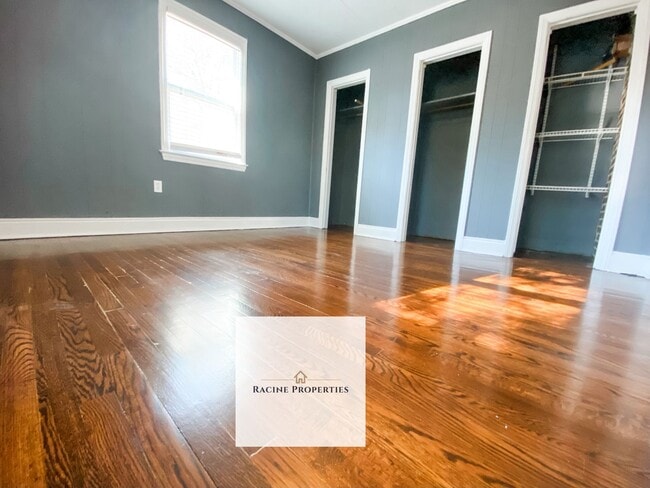 Building Photo - Cozy Two Bedroom Located Near Downtown Cli...