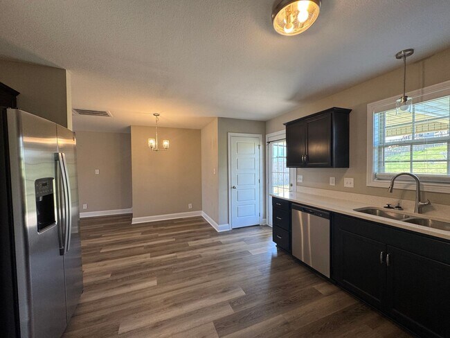 Building Photo - Gorgeous, Like New Home For Rent in Sango!