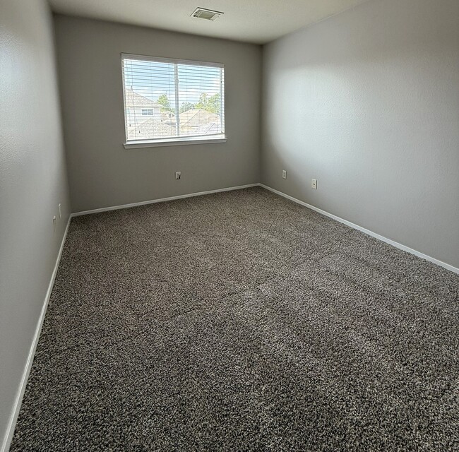 Building Photo - 3914 Mossy Pl Ln