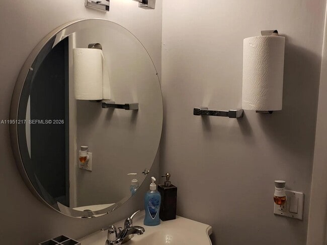 Building Photo - 1100 Salzedo St