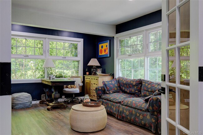 Building Photo - 2 Spring Hollow Rd