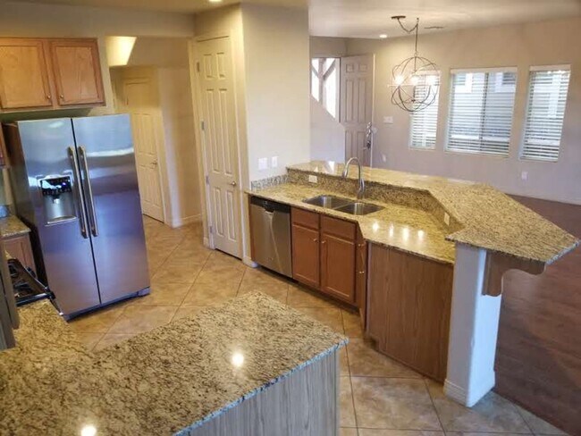 Building Photo - Beautiful, Pet Friendly, Multi-level, 2110 sqft, Luxury Townhouse w/A/C! 3 Bed, 2.5 Bath, + Loft ...