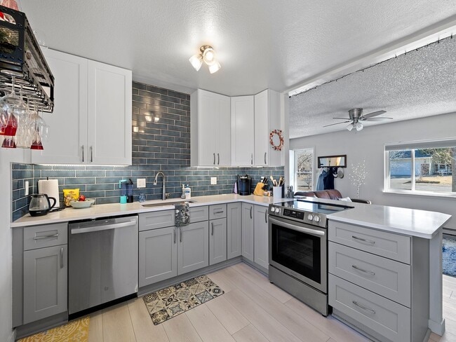 Building Photo - Adorable 2 Bedroom, 1 Bathroom Updated Home in Cheyenne!