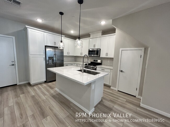 Building Photo - 3 Bed / 2.5 Bath Gilbert Townhome GATED Co...