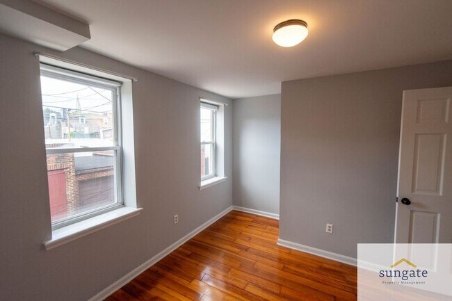 Building Photo - 427 S Durham St