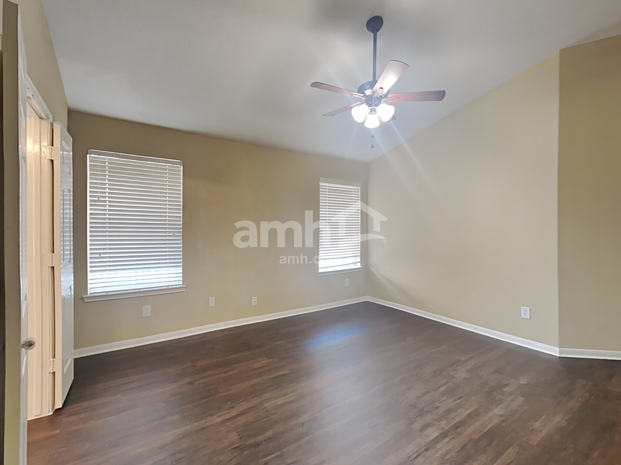 Building Photo - 1034 Riverwood Dr