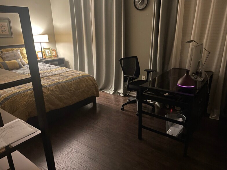 Building Photo - 2039-I Raleigh Rd