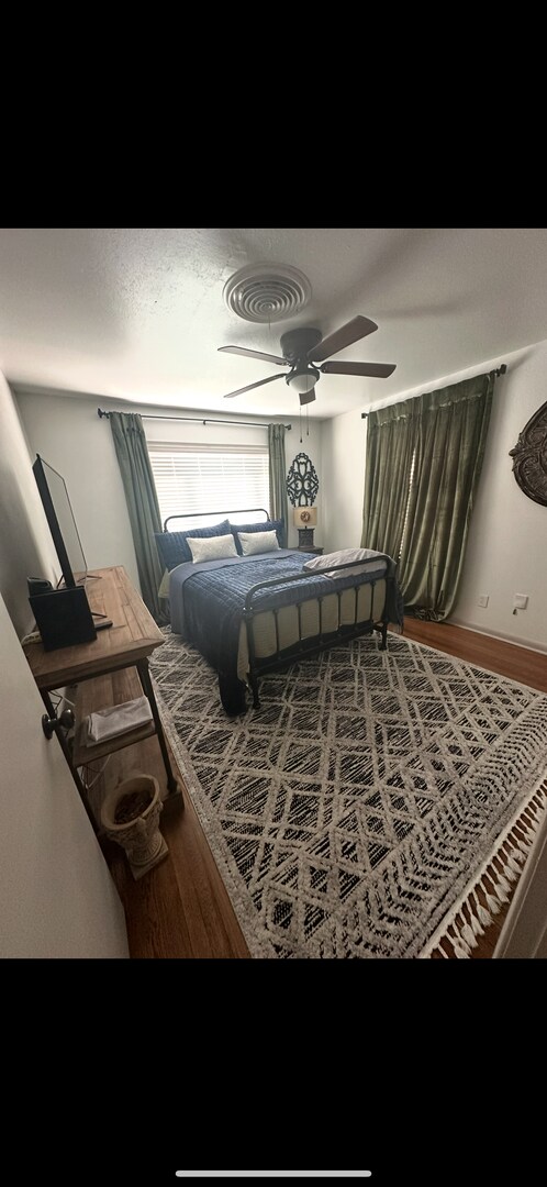 Building Photo - FORESTPARK2633-35