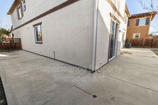 Building Photo - 703 N Marquis Way