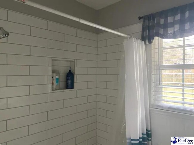 Building Photo - 150 Central Dr