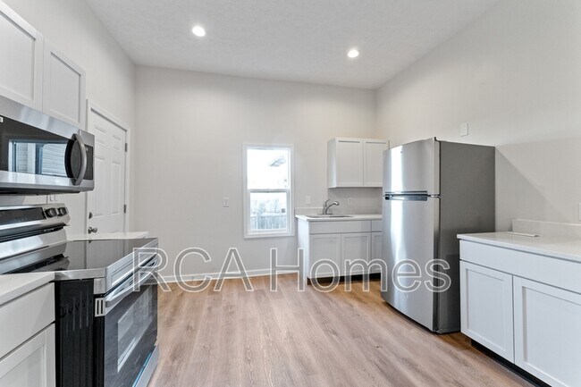 Building Photo - 21 N Gray St