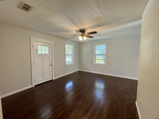 Building Photo - 4820 Headley Terrace