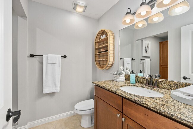 Building Photo - 3 bed 2.5  bath in the Heart of Mission Beach