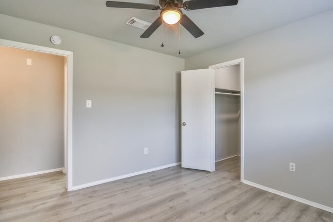 Building Photo - 501 Point Clear Dr