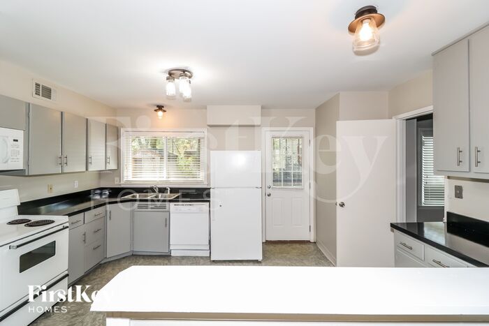 Building Photo - 4205 Charleswood Rd