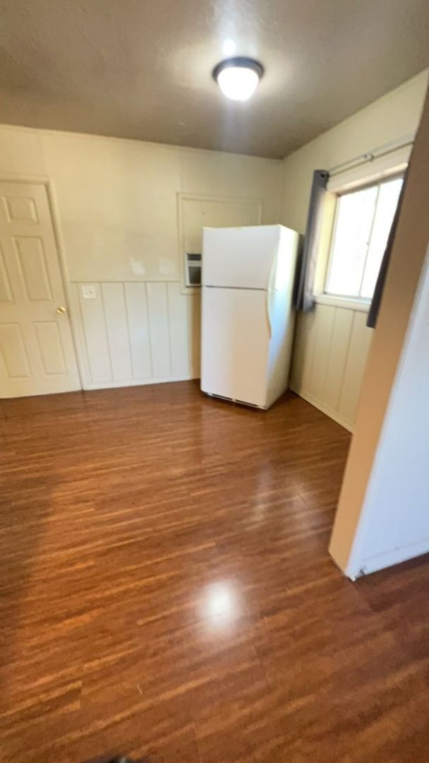 Building Photo - 2802-2802 NW Highland Ave