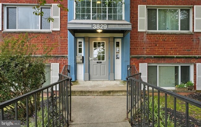 Building Photo - 3829 Hamilton St