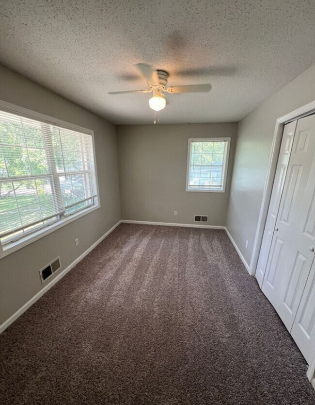 Building Photo - Spacious 3 Bedroom Home with Bonus Basement Space!