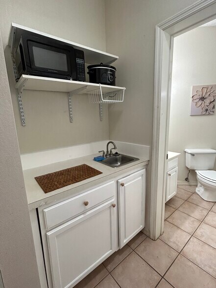 Building Photo - 10059 Perfect Dr