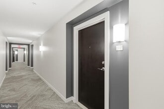 Building Photo - 851 N Glebe Rd