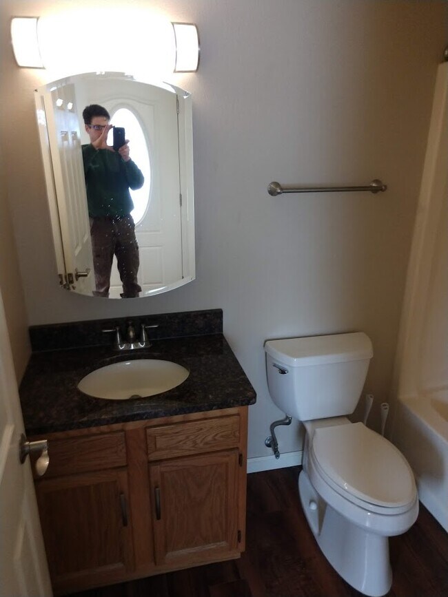 Building Photo - 1025 Riverside Dr