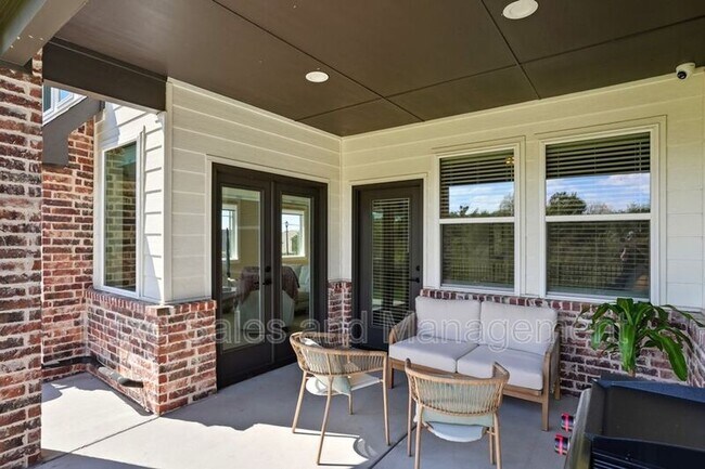 Building Photo - 4200 Abbey Pk Dr
