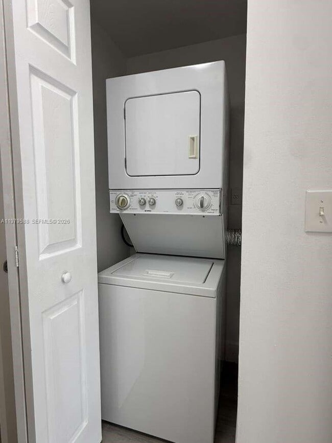 Building Photo - 2440 E Preserve Way