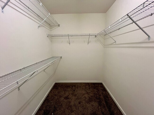 Building Photo - 4818 Summerside Dr