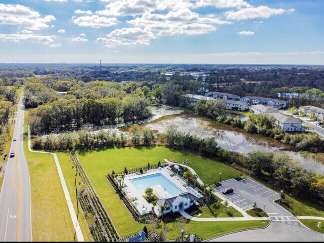 Building Photo - "Charming Gated community 3-Bed Retreat with Lake View & Granite Touches in Lutz!"