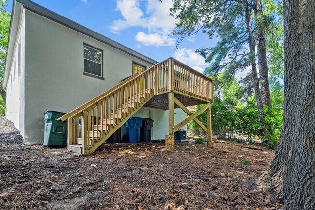 Building Photo - Spacious 3 bed, 2 bath renovated home next...