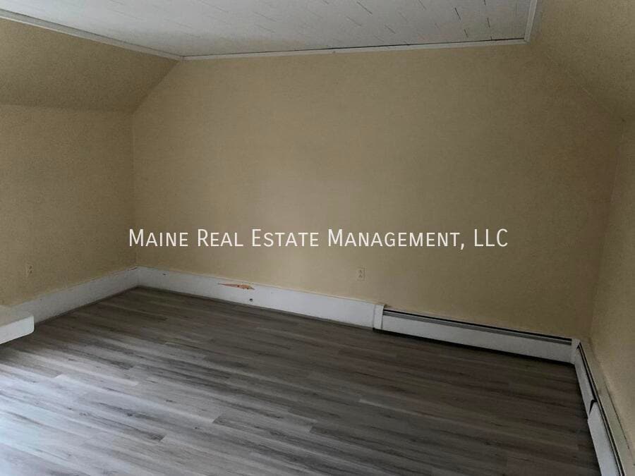 Building Photo - 15 Elm St