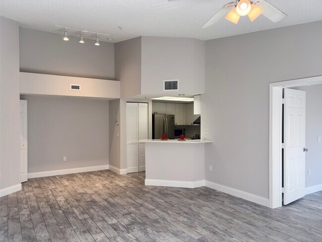 Building Photo - 2119 SE 10th Ave