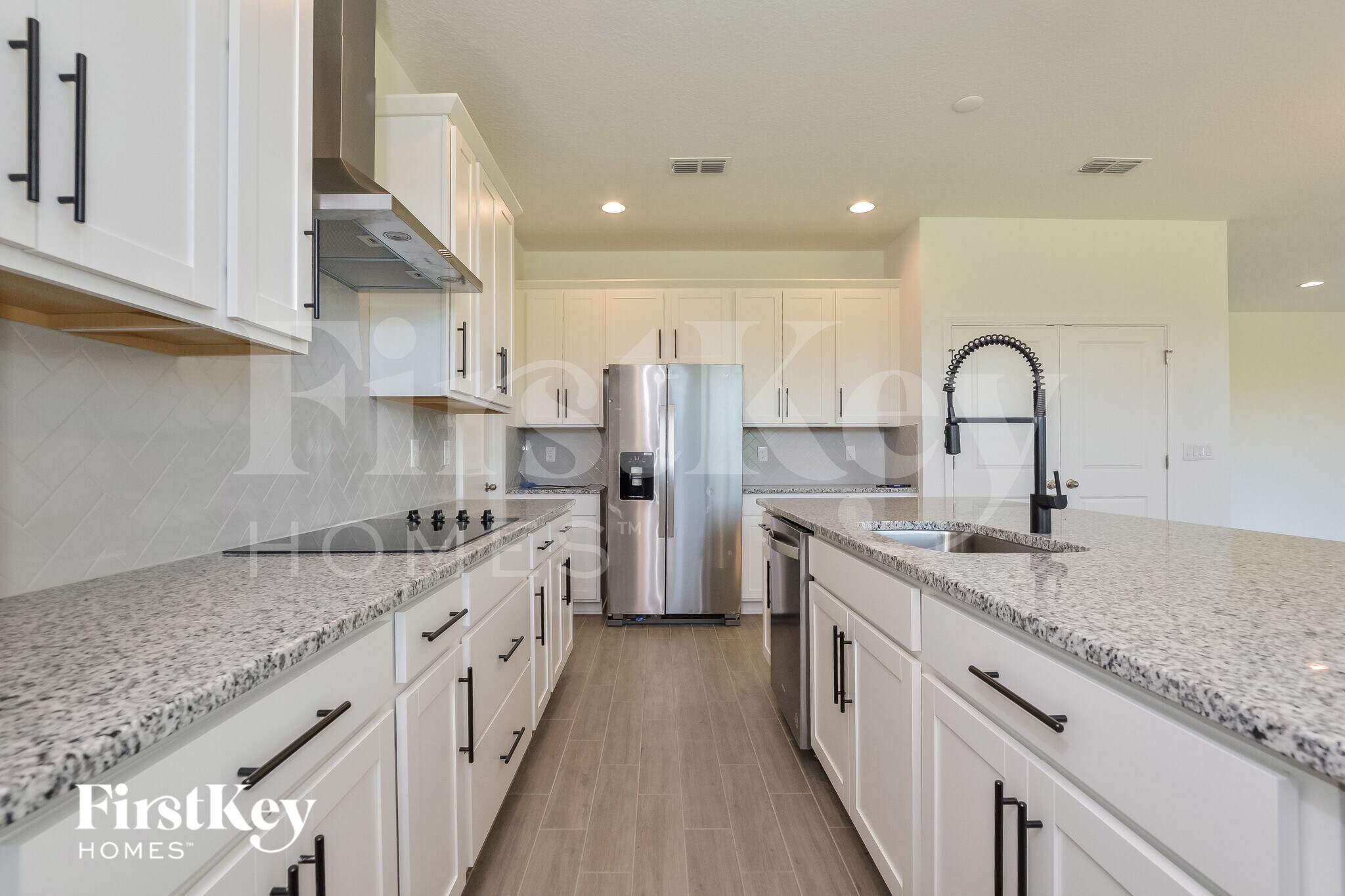 Building Photo - 611 Avila Pl
