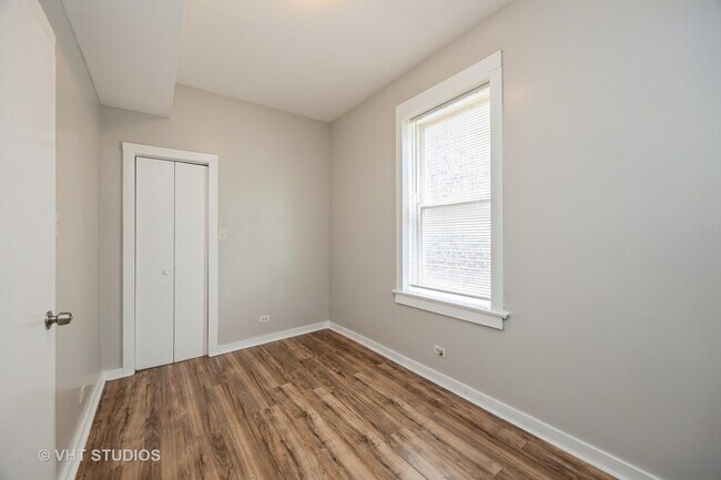Building Photo - 1340 S Kedvale Ave