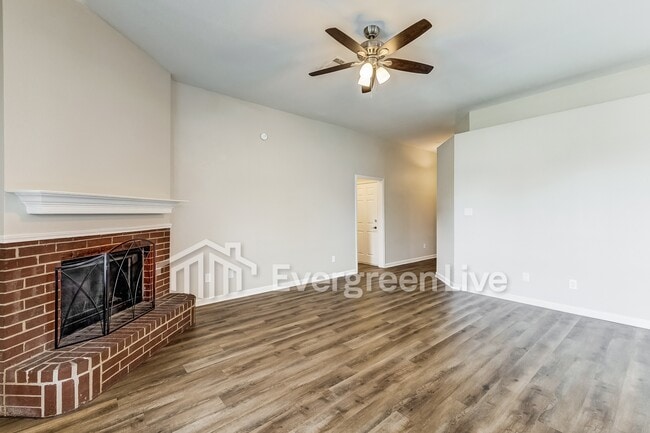 Building Photo - 4643 Yellowleaf Dr