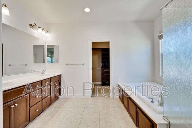 Building Photo - 675 W Esplanade Dr