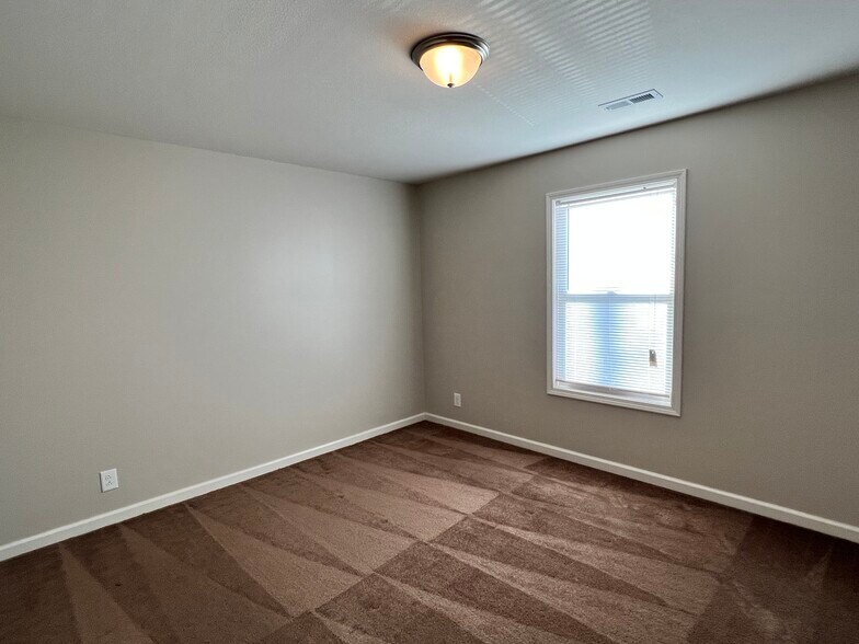 Building Photo - 533 Patriot Park Ct