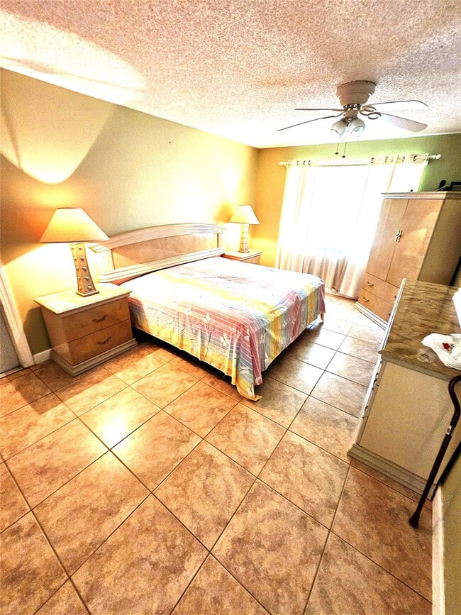 Building Photo - 1152 Circle Dr