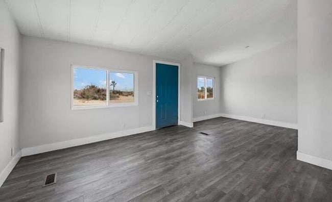 Building Photo - COMING SOON - Newly Remodeled 2 Bedroom 2 ...