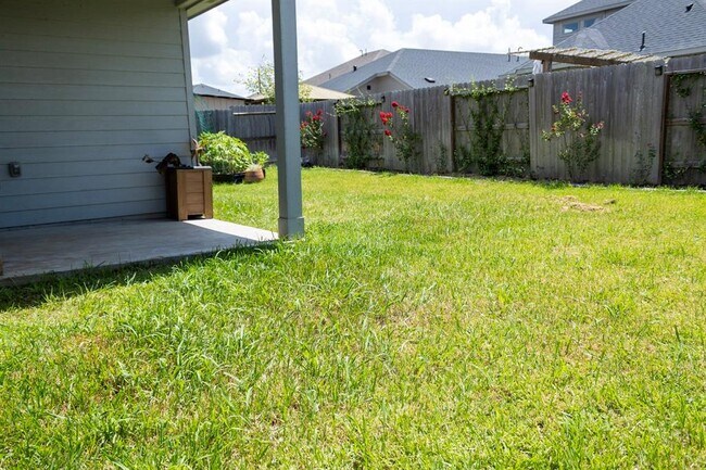 Building Photo - 8023 Pinebrook Arbor Ct