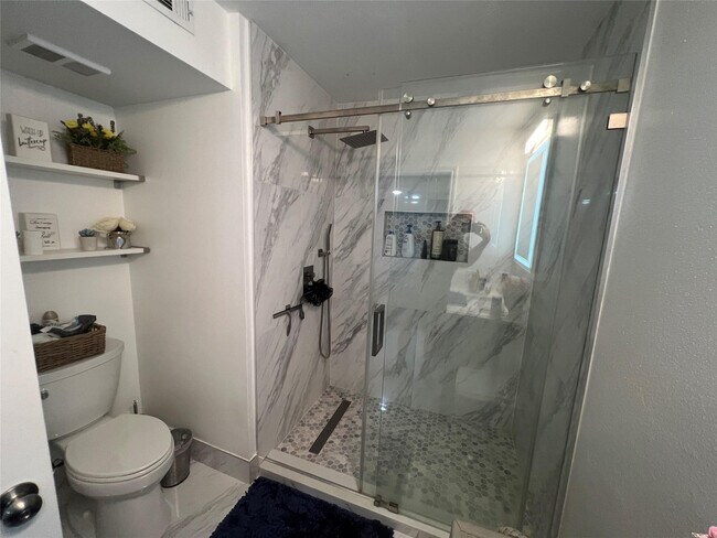 Building Photo - 2425 NW 33rd St